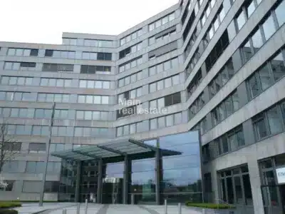 Moderne Ausstattung und beste Anbindung, 60528 Frankfurt, Bürofläche